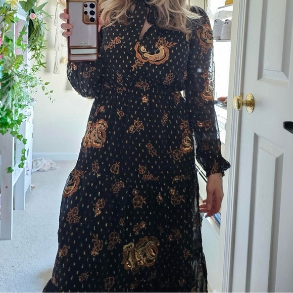 EXPRESS | BLACK METALLIC FLORAL EMBROIDERED TIERED TIE NECK MIDI DRESS XL - Picture 5 of 15